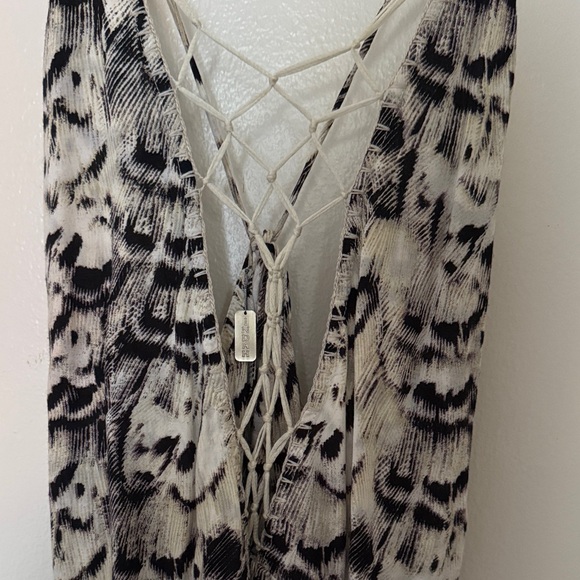 Indah Monochrome Patterned Garment - Picture 4 of 7